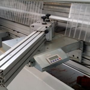 Battuta per tagli angolari con display digitale