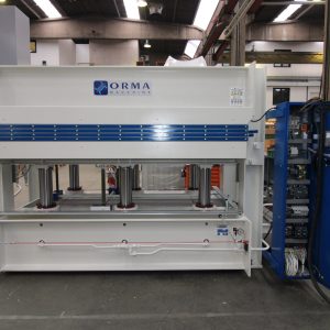 Pressa a caldo 300 Tonn. NPC/DIGIT 25/18