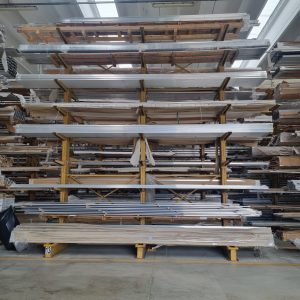 Cantilever for industrial warehouse